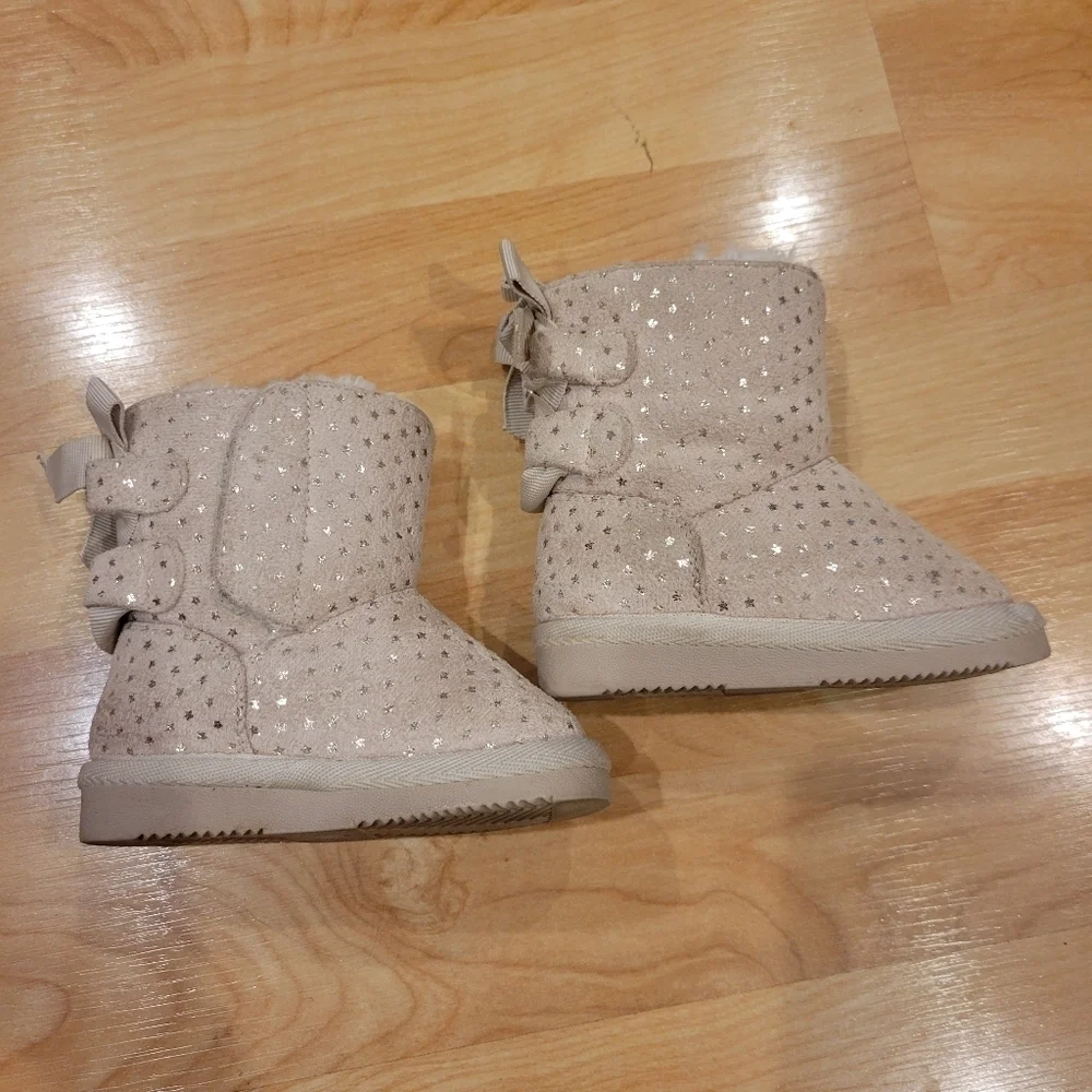 Joe Fresh Baby Faux Fur Star Velcro Winter boots Size 4